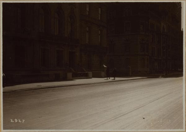 Manhattan: 5th Avenue - Between 64th and 65th Streets