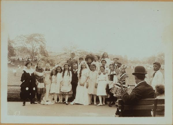 Recreation and hobbies - Children playing - [Central Park.], 1900