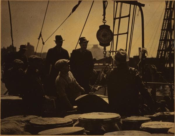 Fulton fish market in Manhattan - [Buyers and sellers.], 1936