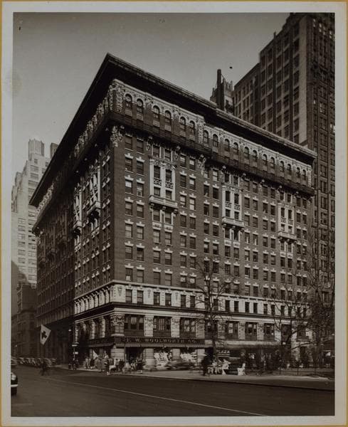 Manhattan: 5th Avenue - [Between 26th and 27th Streets], 1968