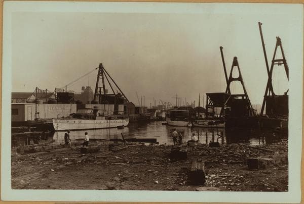 East River - Shore and skyline - Queens shore - Astoria - [Sohmer and Company Pianos ; View of Queens waterfront.], 1927–1935