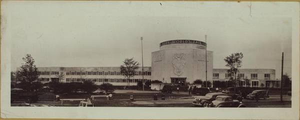 Queens: Flushing Meadow Park - [New York World's Fair of 1939-40 - New York World's Fair Administration Building.], 1939