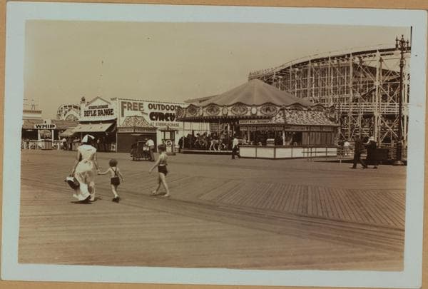 Islands - Coney Island - [Riegelmann boardwalk - Steeplechase Park - West 16th Street in Brooklyn.], 1932–1933