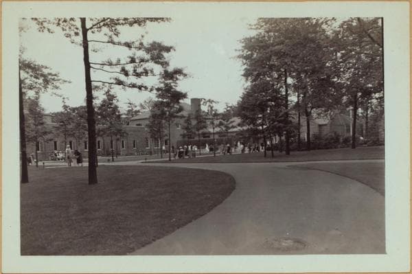 Richmond: Barrett Park - [Barrett Park Menagerie.], 1937