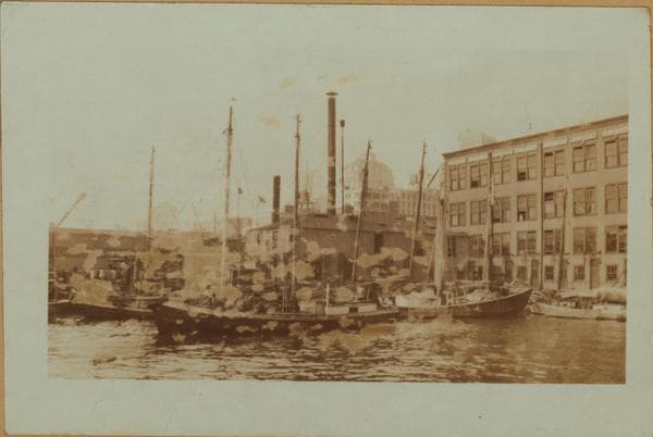 East River - Piers 16-17 - Manhattan - South Street - [Fulton Street ferry house.], 1923–1925