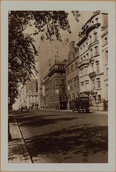 Manhattan: 5th Avenue - 69th Street, 1939