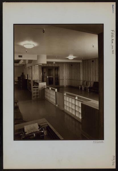 Manhattan: 5th Avenue - [Between 36th and 37th Streets]