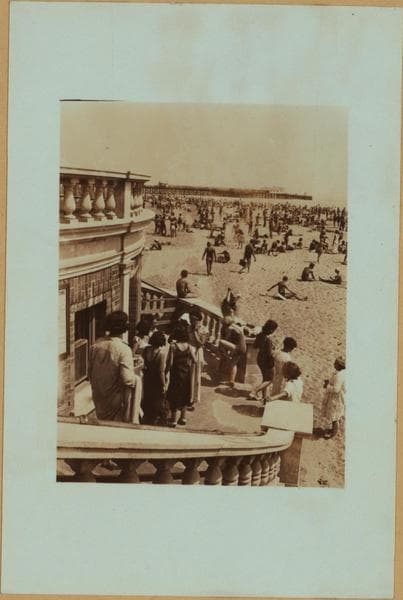 Islands - Coney Island beach - The Atlantic Ocean - [Swimmers and sunbathers.], 1932