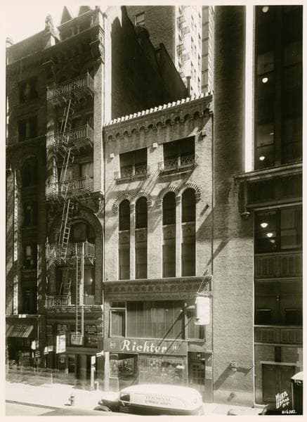 141 West 41st Street (Broadway - Sixth Avenue)