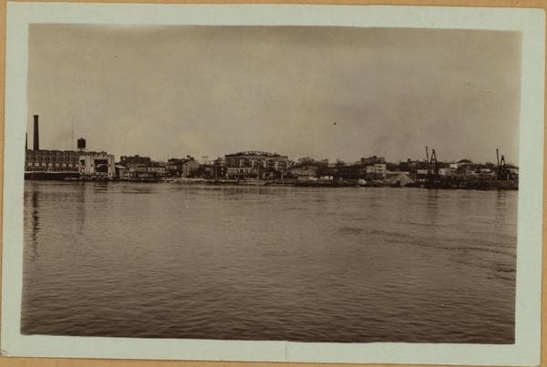 East River - Shore and skyline - Queens, Astoria - [Wilson Hotel.], 1933