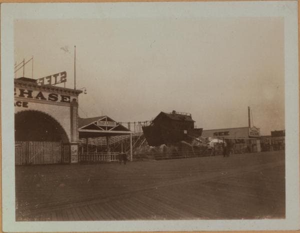 Islands - Coney Island beach - [Riegelmann boardwalk.], 1923–1924