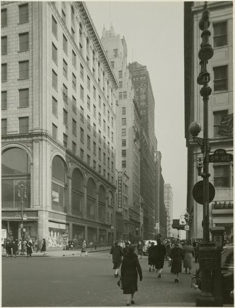 40th Street (West) - Fifth Avenue looking east