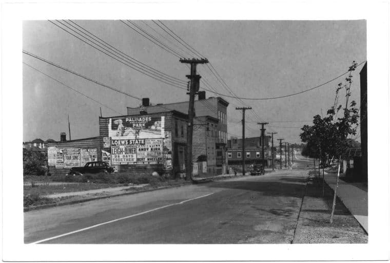 Hunters Point Avenue at Greenpoint Avenue, to East, Queens, 1940-07-27