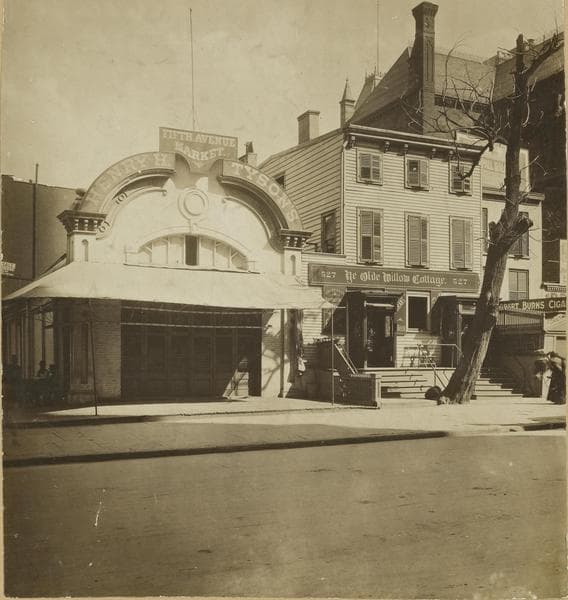 Manhattan: 5th Avenue - 44th Street, 1900