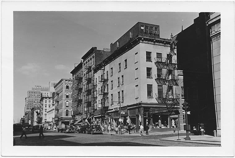 West Broadway at Murray Street and Warren Street, East side to North, Manhattan, 1939-09-05