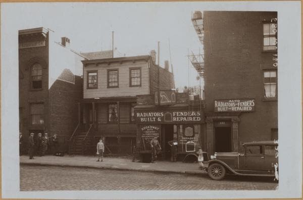 Manhattan: 130th Street (West) - Broadway, 1932–1938