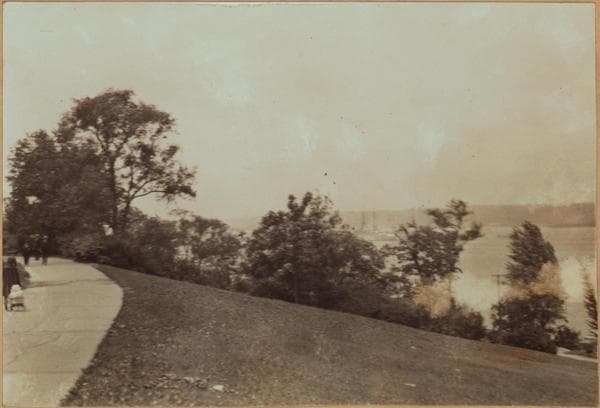 Manhattan: Riverside Park - [The U. S. Fleet near Ulysses S. Grant's Tomb.], 1919