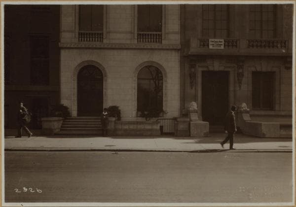 Manhattan: 5th Avenue - Between 64th and 65th Streets