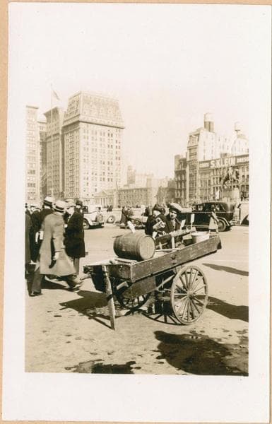 Occupations - Peddlers - Food - Refreshment vendors - Fruit drinks., 1933–1937
