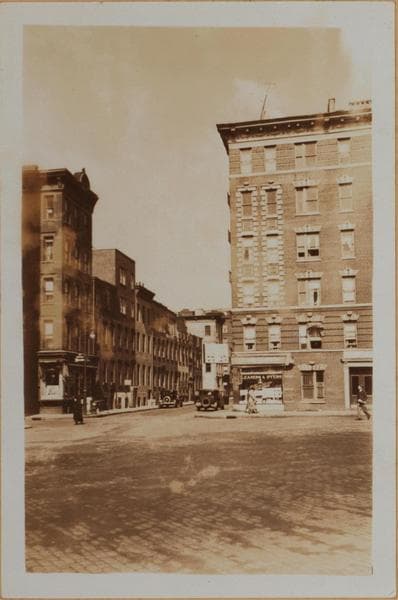 Manhattan: Bedford Street - Morton Street, 1933