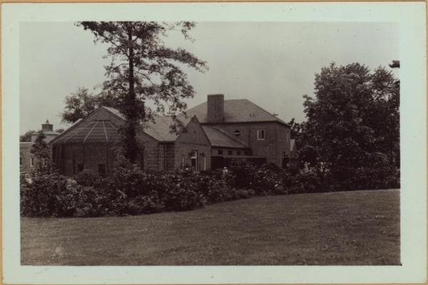 Richmond: Barrett Park - [Barrett Park Menagerie.], 1937