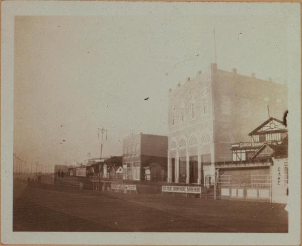 Islands - Coney Island - [Riegelmann boardwalk - Lincoln Baths - Roosevelt Baths.], 1924