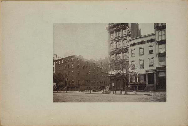 Manhattan: Union Square - [32 Union Square - Last dwelling house on Union Square.], 1900