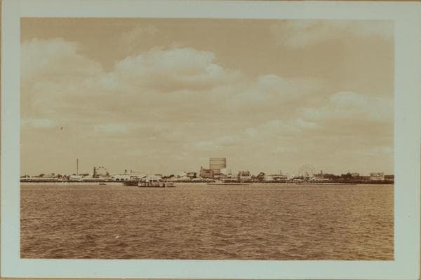 Islands - Coney Island beach - [Coney Island pier.], 1937