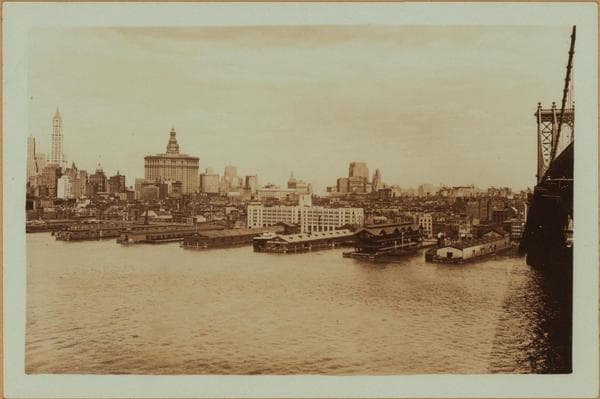 East River - Shore and skyline - Manhattan - South Ferry - Williamsburg Bridge - James Slip - Pike Slip - [Piers 26 to 31.], 1932–1934