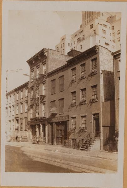 Manhattan: 10th Street (West), 1932