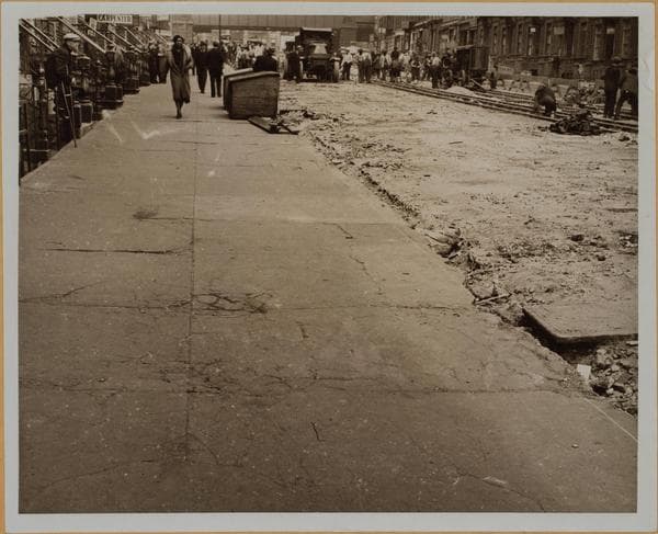 Manhattan: La Salle Place - Broadway, 1936