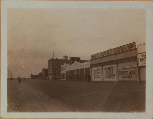 Islands - Coney Island - [Riegelmann boardwalk - Lincoln Baths - Roosevelt Baths.], 1924