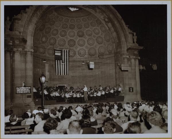 Manhattan: Central Park - Band shell.