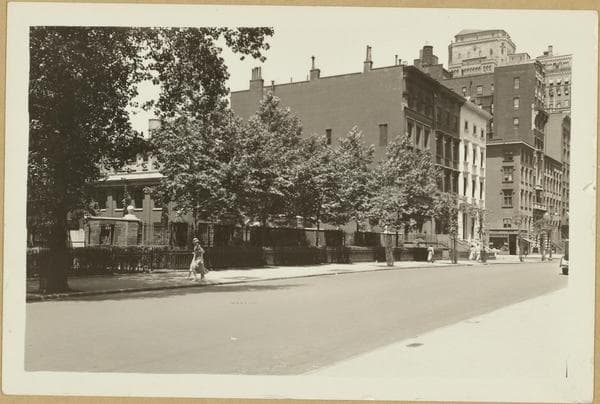 Manhattan: 5th Avenue - Washington Square North, 1931–1933