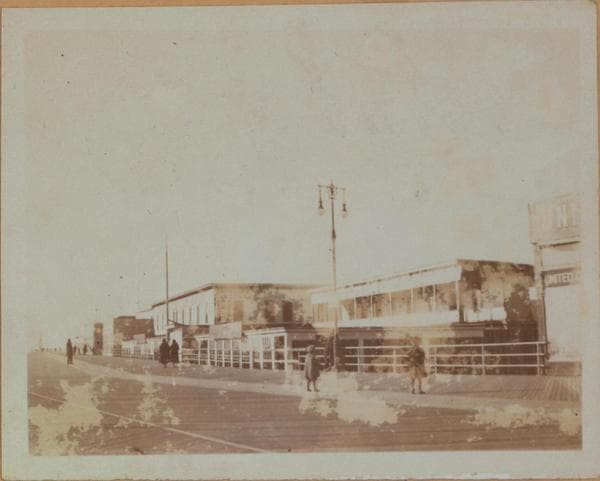 Islands - Coney Island - [Riegelmann boardwalk.], 1924