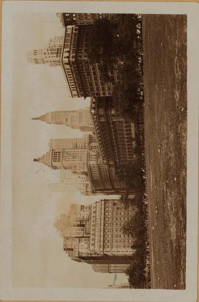 Manhattan: Battery Park - [Northward view to Broadway.], 1932–1933