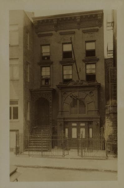 Manhattan: 27th Street (East) - Lexington Avenue: Exterior views of Branhall Theatre changed to Davenport, or Free Theatre., 1927–1931