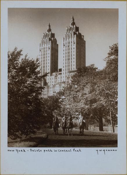 Manhattan: Central Park - Bridal path.