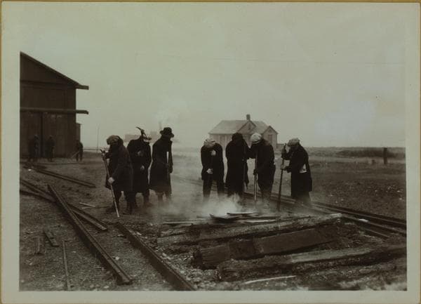 Islands - Governors Island - [Road loading gang - Railroad wrecking gang.], 1931