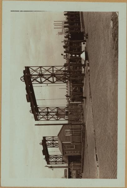 East River - shore and skyline ; Queensborough bridge ; Williamsburg bridge., 1938