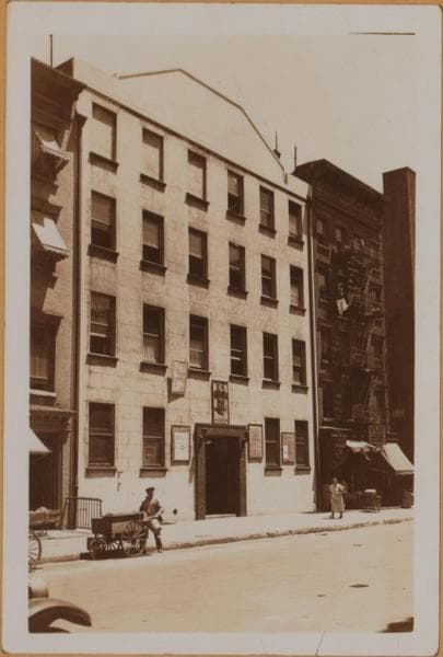 Manhattan: 6th Street - Hall Place, 1934
