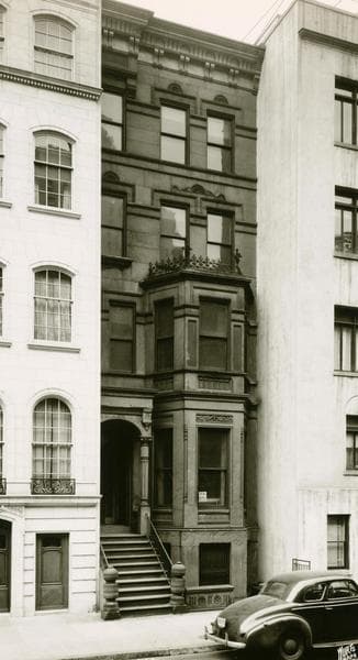 32 East 69th Street (Park Avenue - Madison Avenue), 1946-02-04