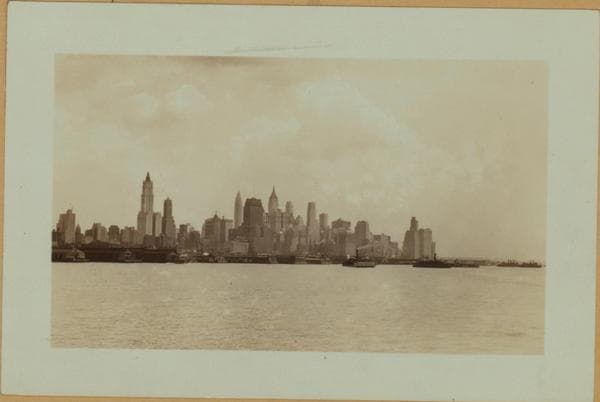 North (Hudson) River - Shore and skyline - Manhattan - Battery - 14th Street - [Bank of Manhattan - Irving Trust Company - Singer Manufacturing Company - Woolworth Building.], 1930–1933