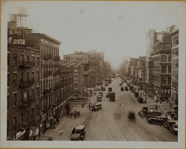 Manhattan: 2nd Ave. - 1st St.