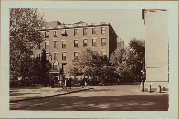 Manhattan: Washington Square North - 5th Avenue, 1933