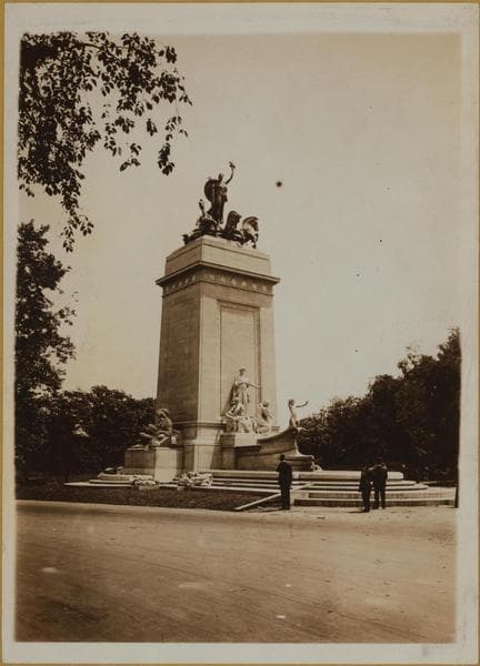 Manhattan: Columbus Circle - [Maine Memorial Monument.], 1913