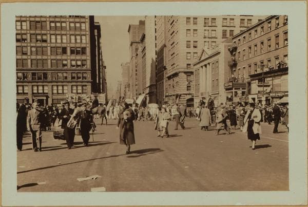 Celebrations - Parades - Municipal Events - Communist Demonstration., 1937-05-01