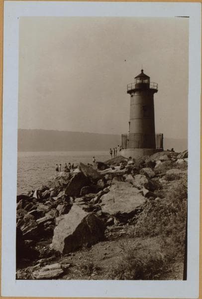 Manhattan: Fort Washington Park - [Lighthouse.], 1939