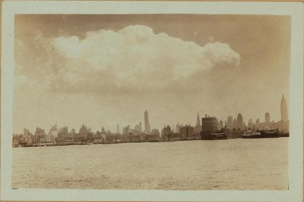 North (Hudson) River - Shore and skyline - Manhattan - [Midtown skyline between 14th and 59th Streets - Piers 83, 84, and 86.], 1933