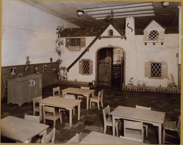 Manhattan: Cherry Street - [Madonna House]., 1931